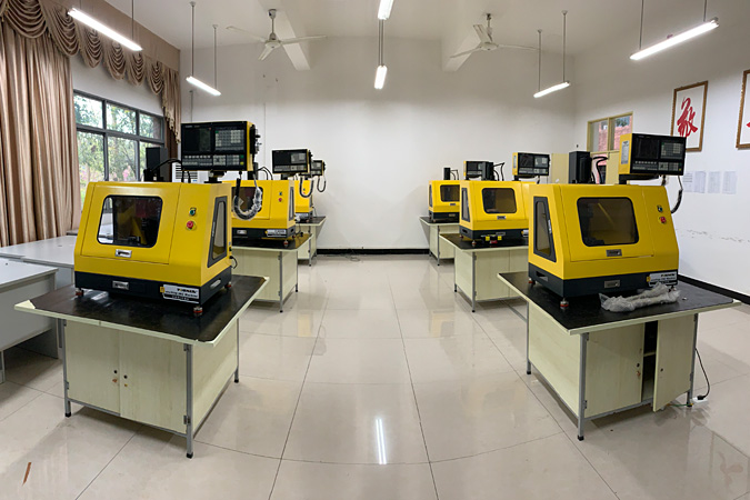 使用小型數(shù)控機(jī)床客戶案例