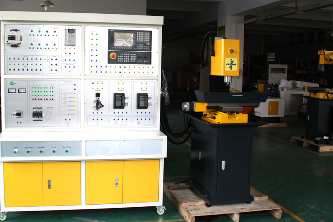 使用小型數(shù)控機(jī)床客戶案例