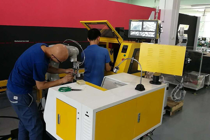 使用小型數(shù)控機(jī)床客戶案例
