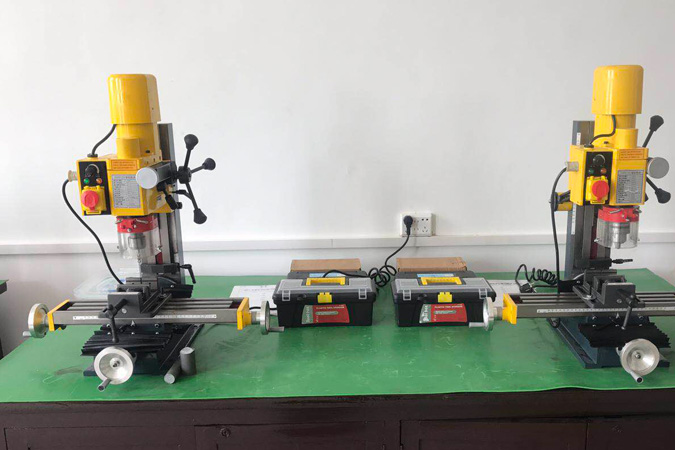 使用小型數(shù)控機(jī)床客戶案例