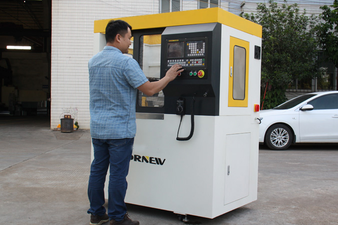 使用小型數(shù)控機(jī)床客戶案例