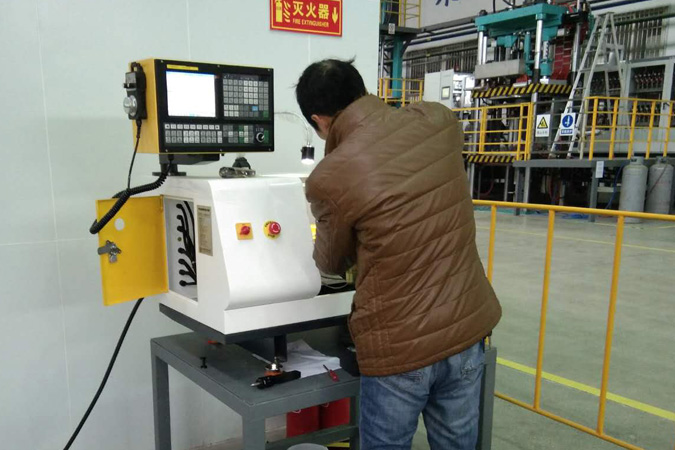 使用小型數(shù)控機(jī)床客戶案例