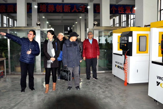 使用小型數(shù)控機(jī)床客戶案例