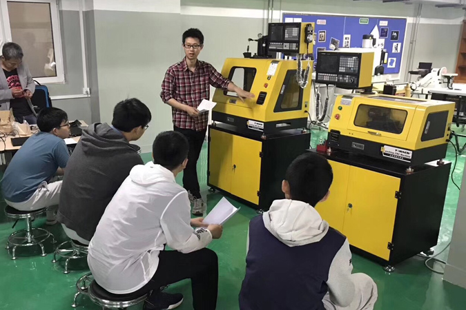 使用小型數(shù)控機(jī)床客戶案例