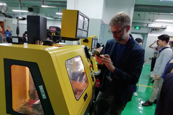 使用小型數(shù)控機(jī)床客戶案例