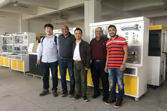 使用小型數(shù)控機(jī)床客戶案例