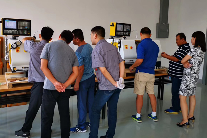 使用小型數(shù)控機(jī)床客戶案例